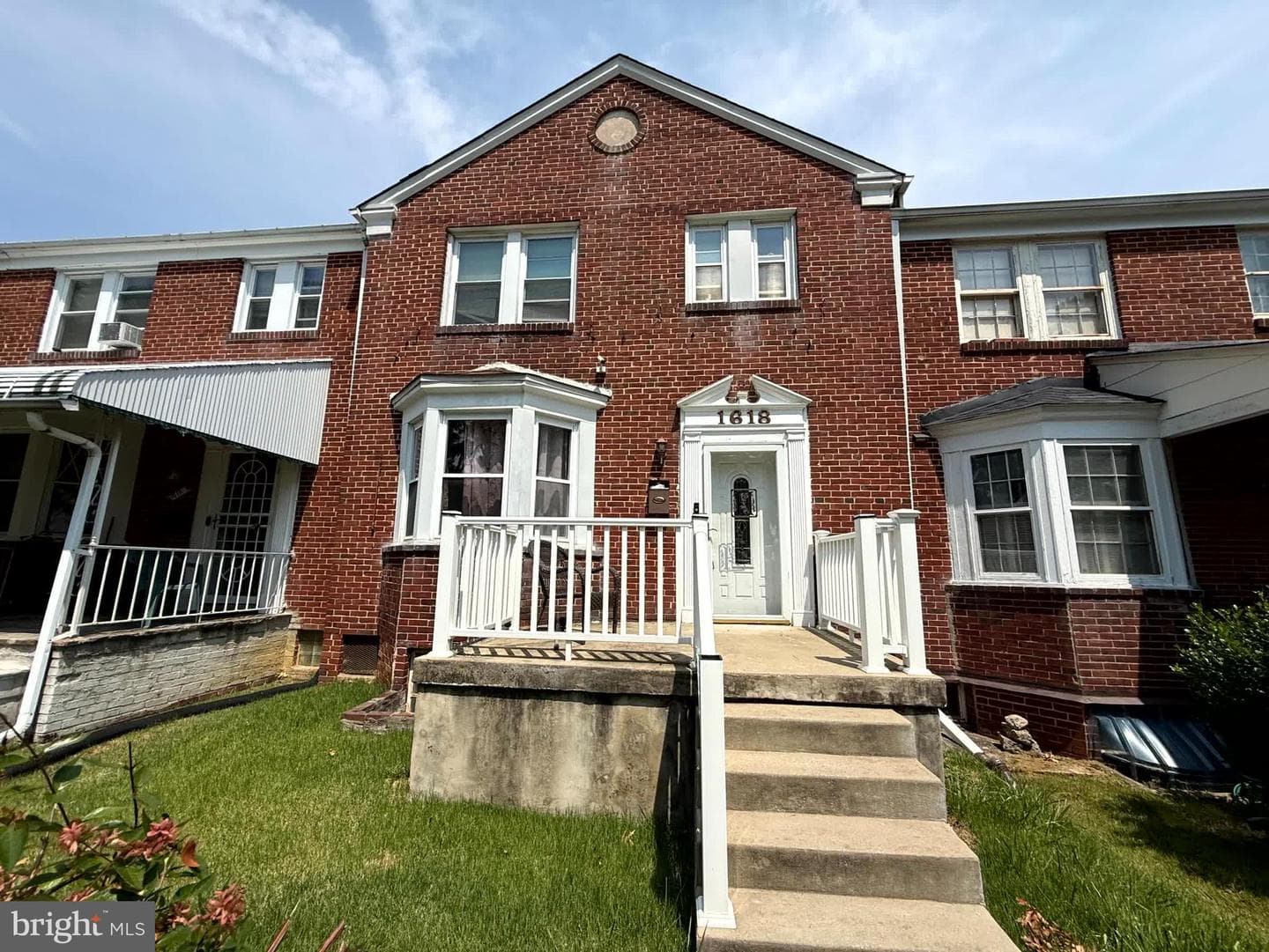1618 ROUNDHILL ROAD - Photo 1