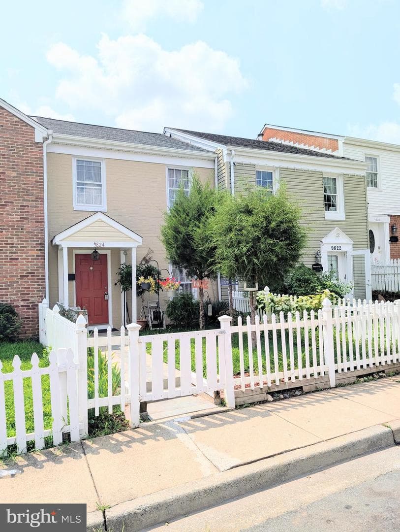 9824 TOWN LANE