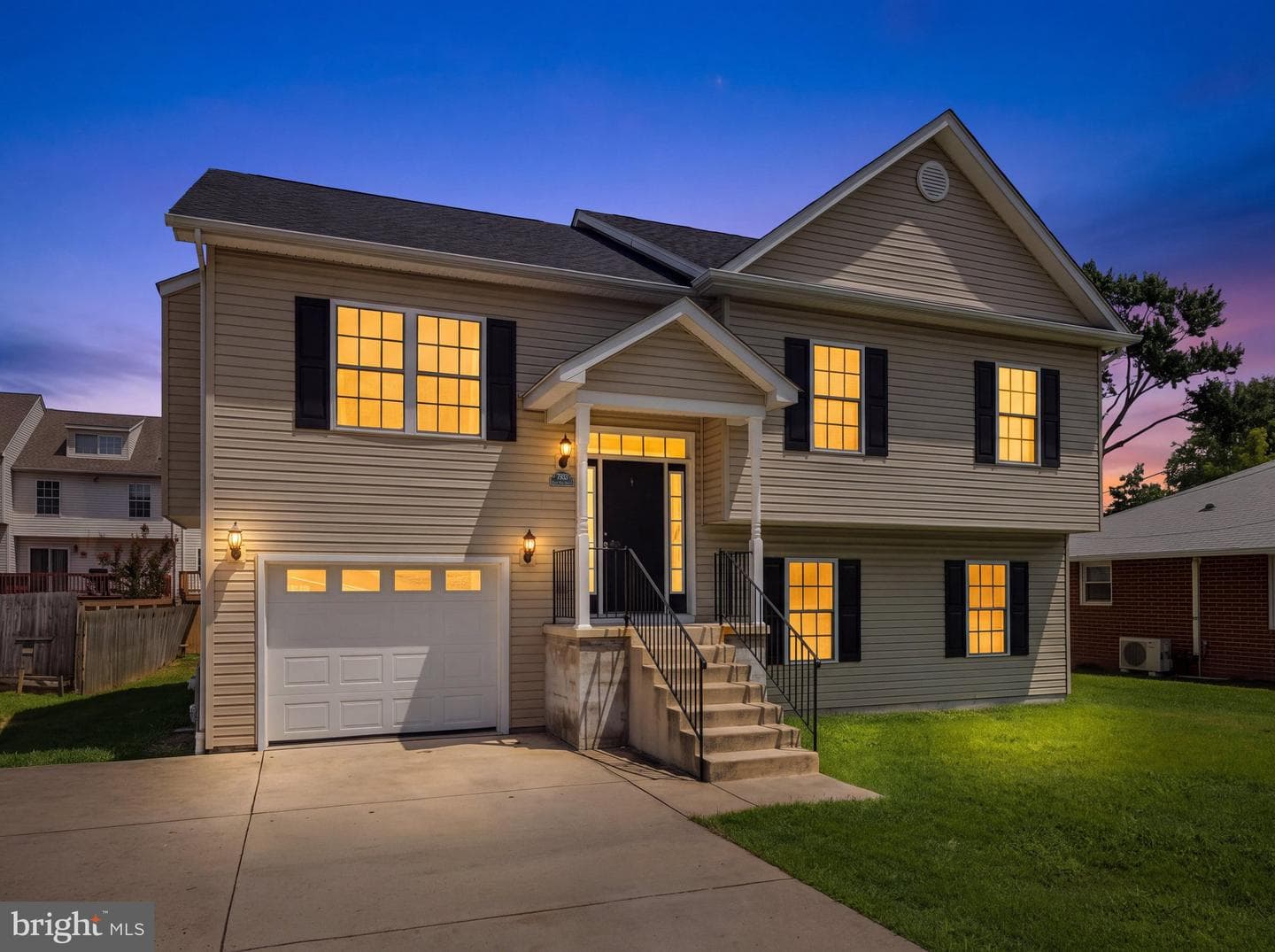 7933 EAST END