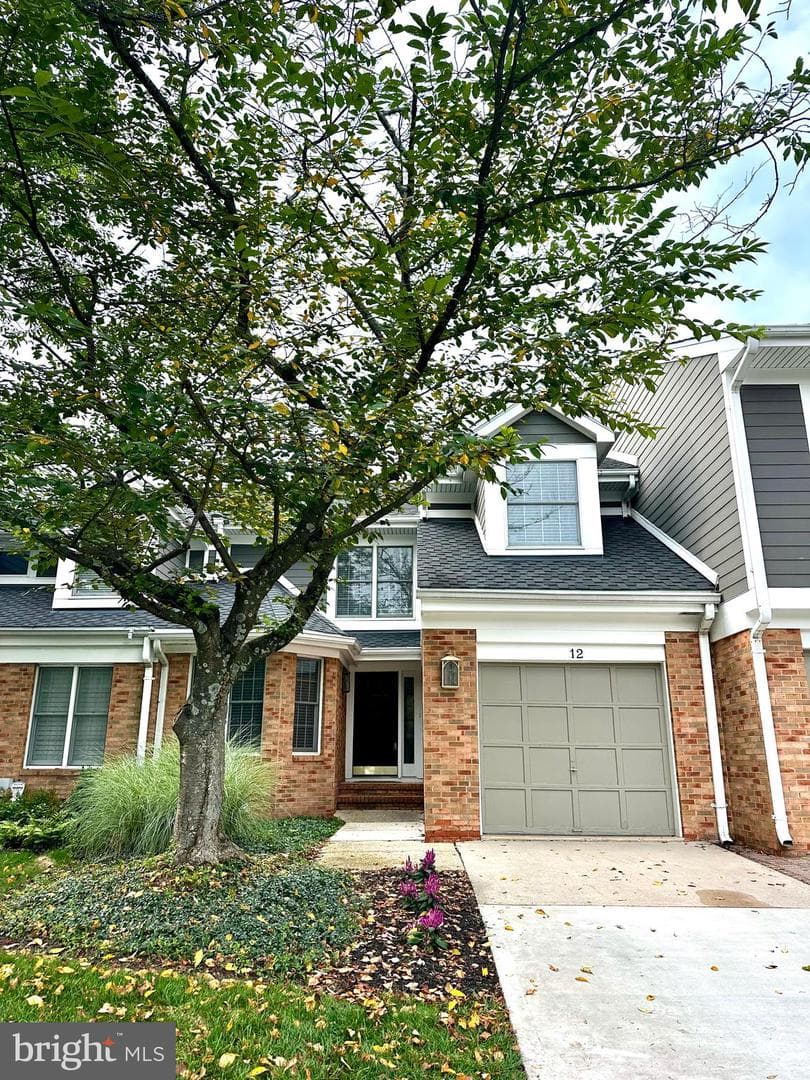 12 RIVER OAKS CIRCLE