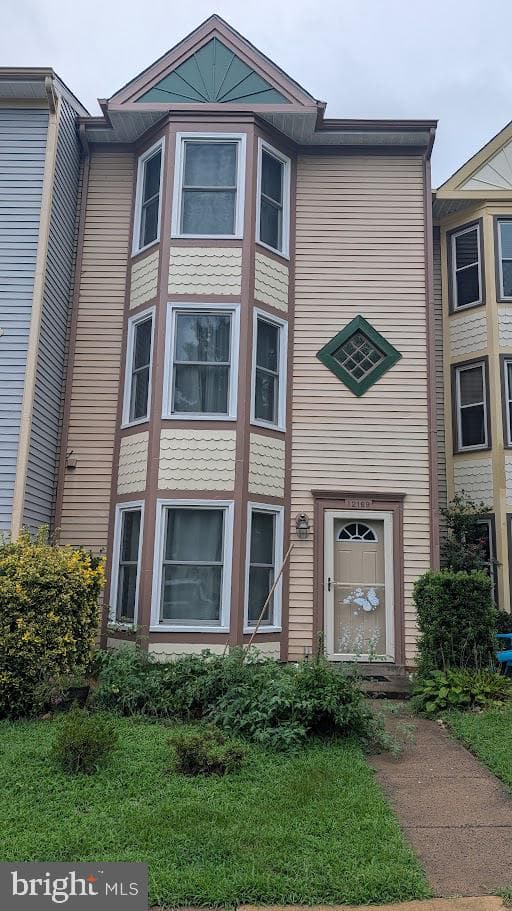 12169 Presidio Way, Woodbridge, VA 22192-1052, United States