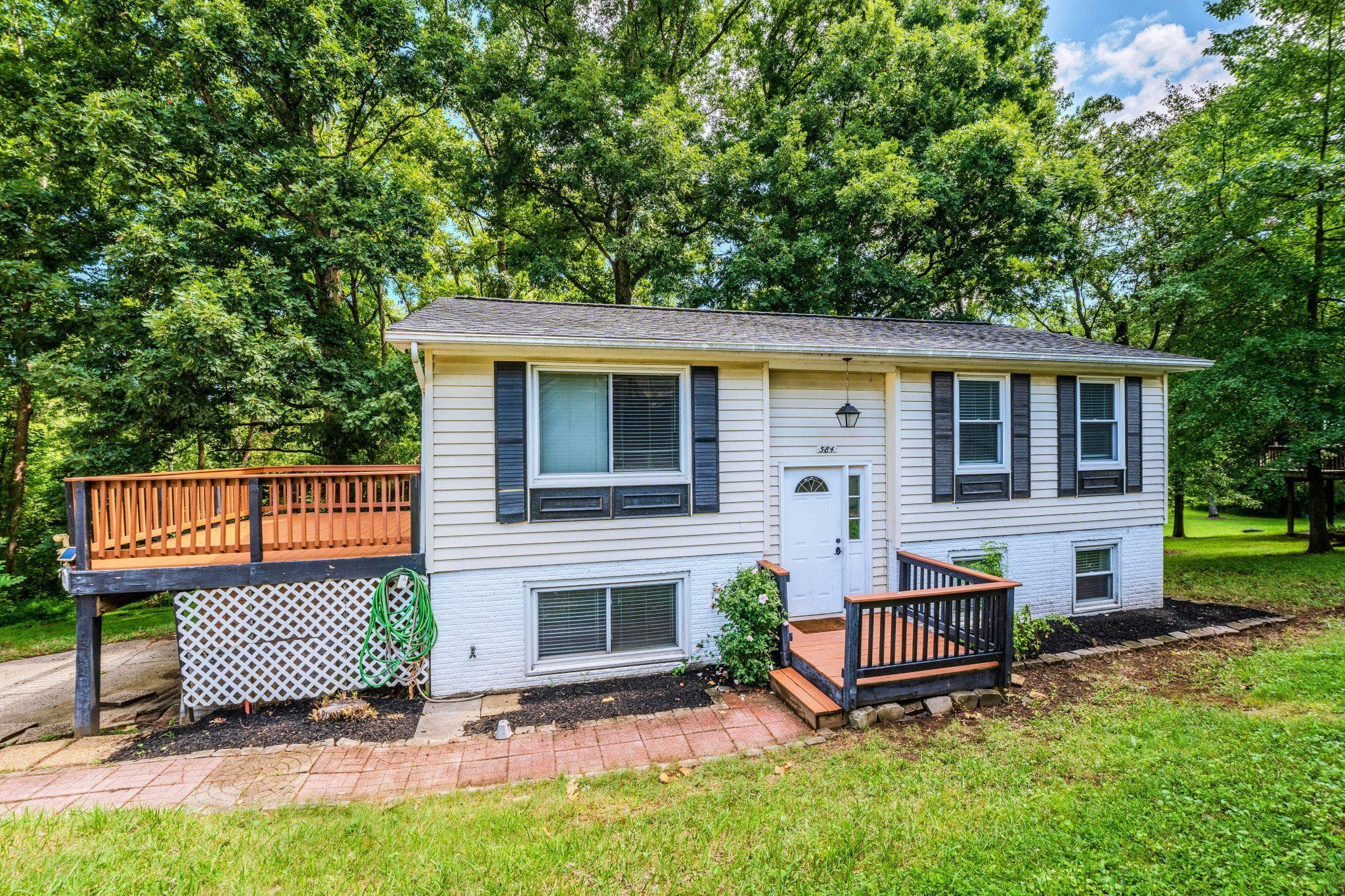 584 ROCKBRIDGE DRIVE