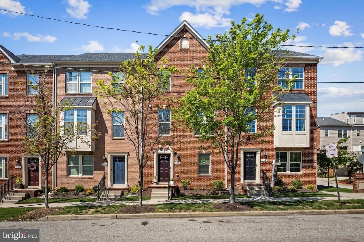 842 OLDHAM STREET - Photo 1