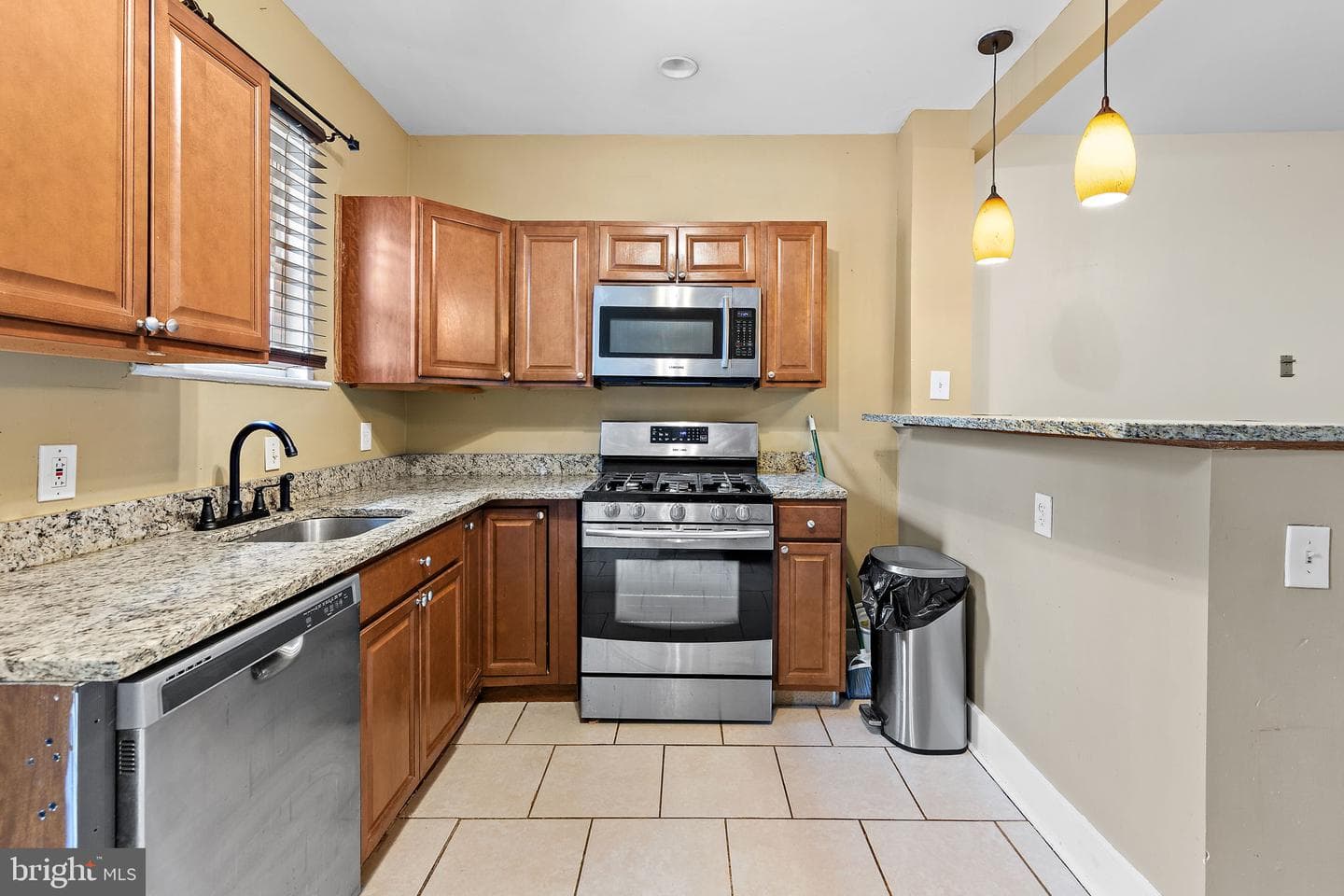 1214 DUKELAND STREET - Photo 1