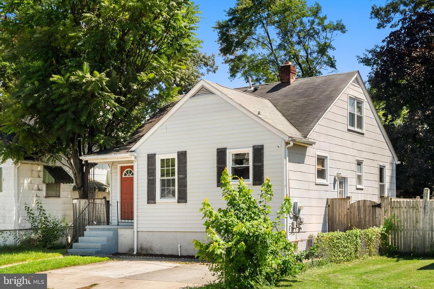 527 STEWART AVENUE