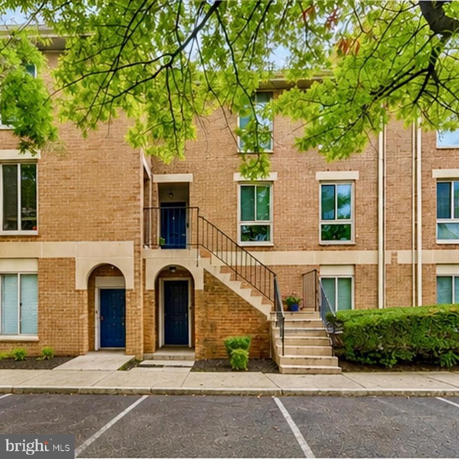 109 W CONWAY STREET - Photo 1