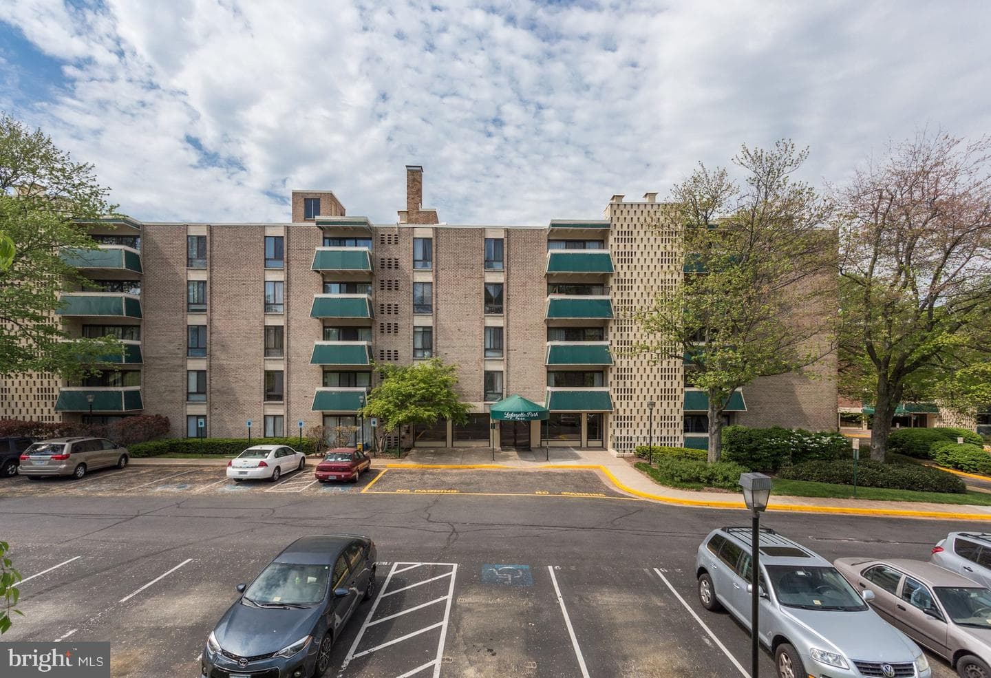 6133 LEESBURG PIKE 201