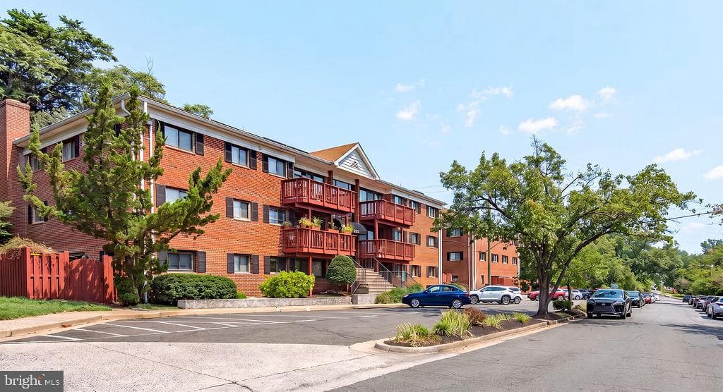 202 SKYHILL ROAD 8