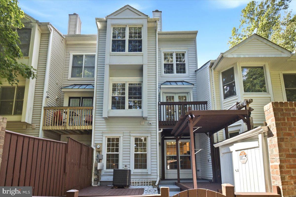 6013 Chestnut Hollow Ct, Centreville, VA 20121-3044, United States