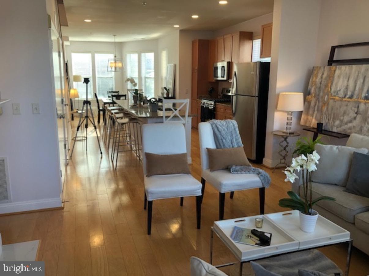 1633 N Colonial Ter, Arlington, VA 22209-1432, United States