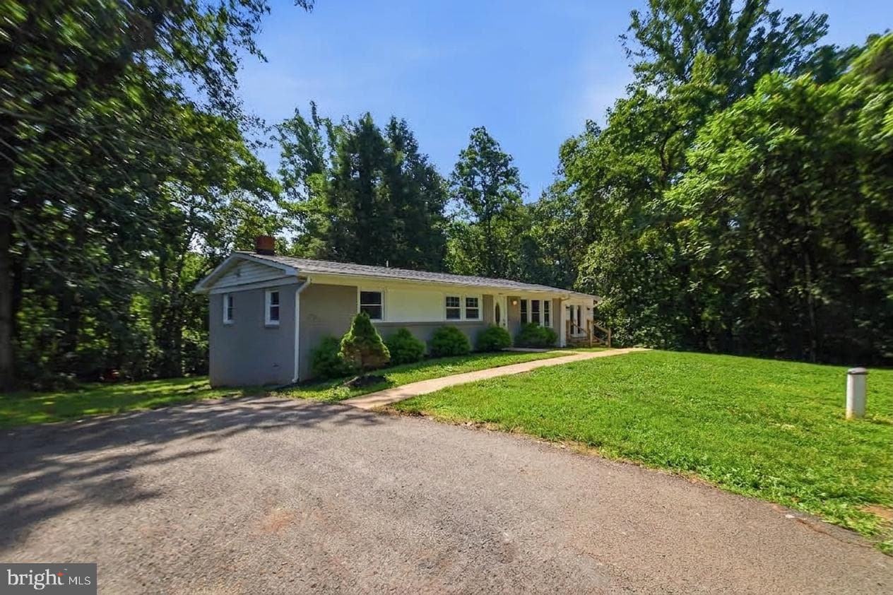 8053 Rocky Ln, Warrenton, VA 20187-4364, United States