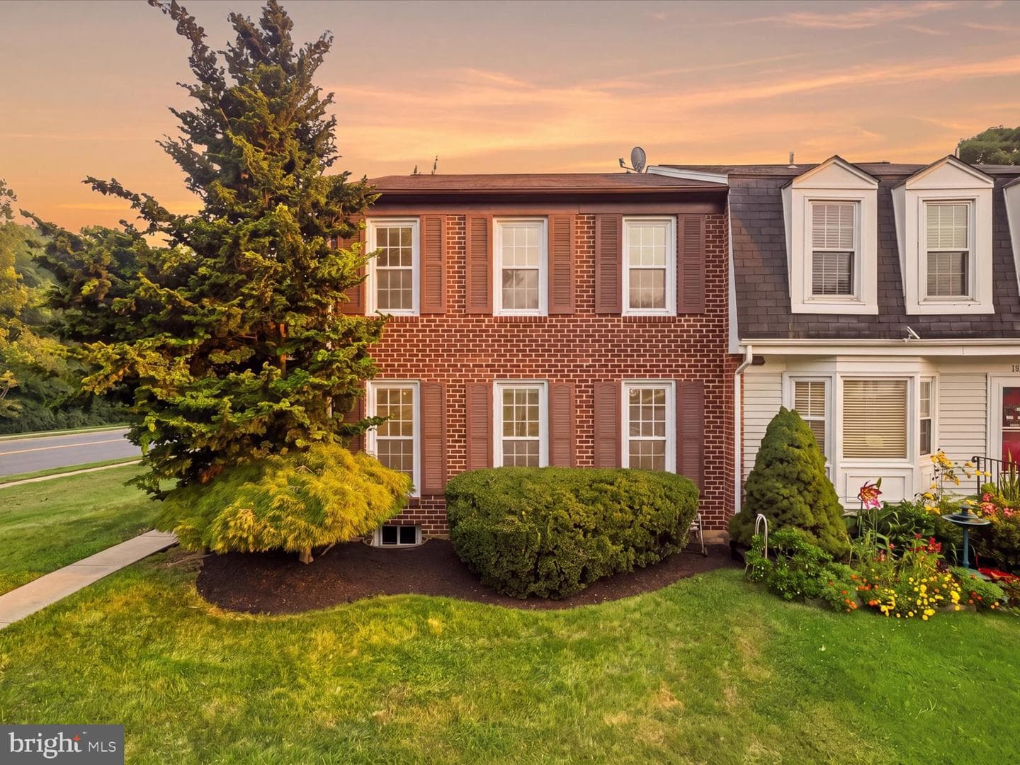 12156 Winona Dr, Woodbridge, VA 22192-1434, United States
