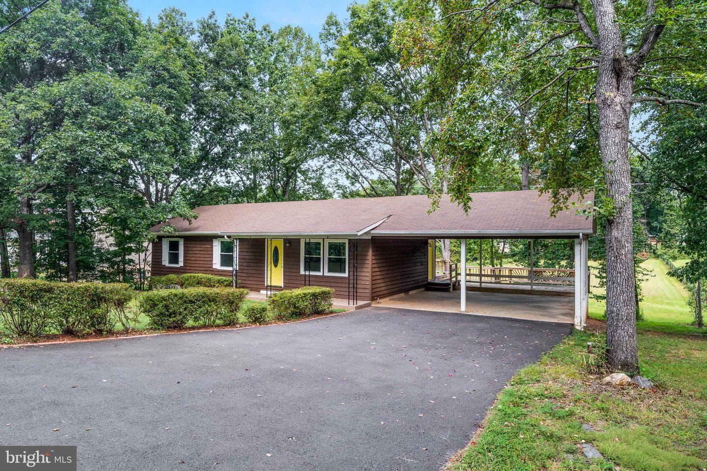 5844 Anthony Dr, Woodbridge, VA 22193-3602, United States