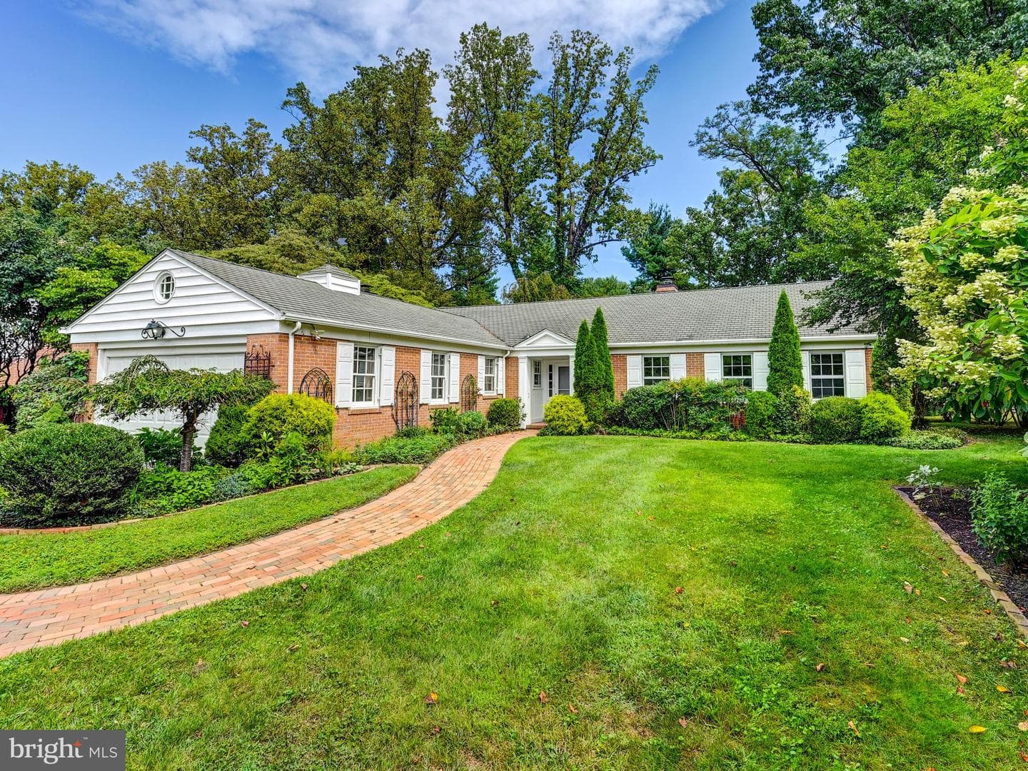 6009 HUNT CLUB LANE