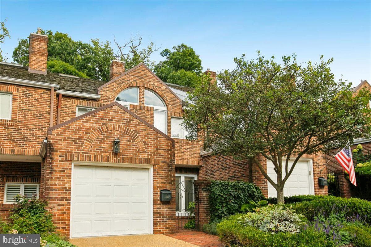 2467 N Wakefield Ct, Arlington, VA 22207-3555, United States