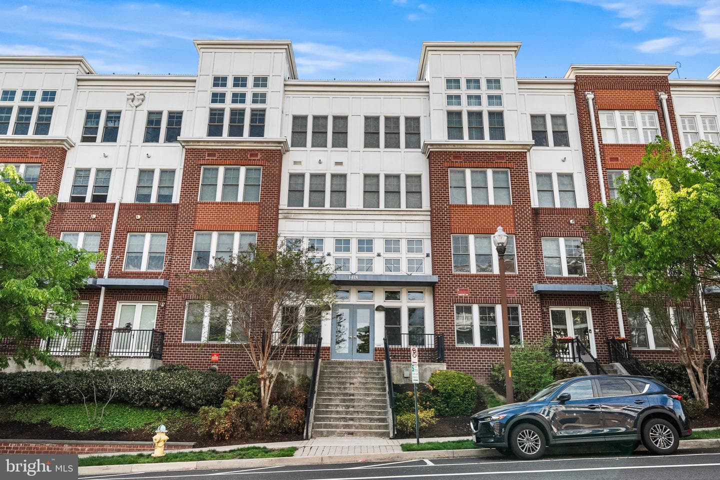 1418 N RHODES STREET B120
