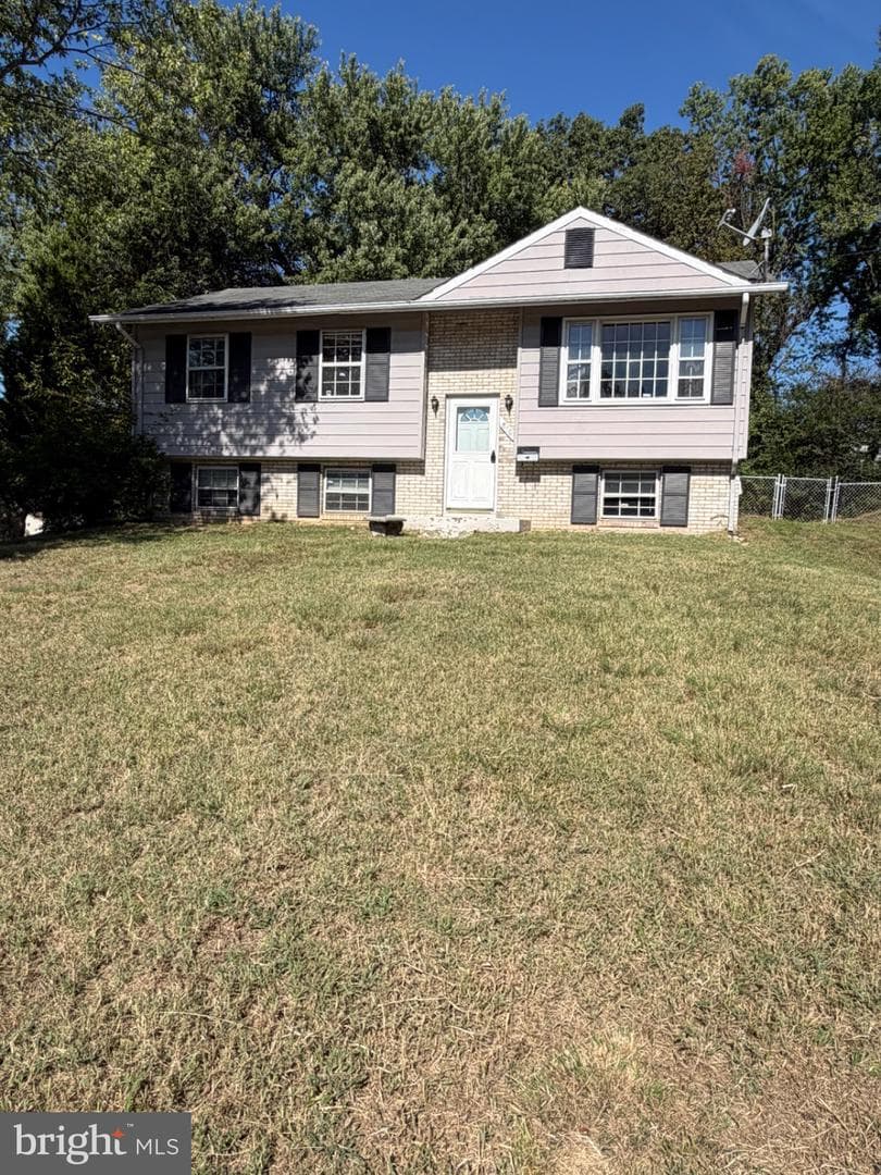 8703 Reicher ST HYATTSVILLE MD 20785