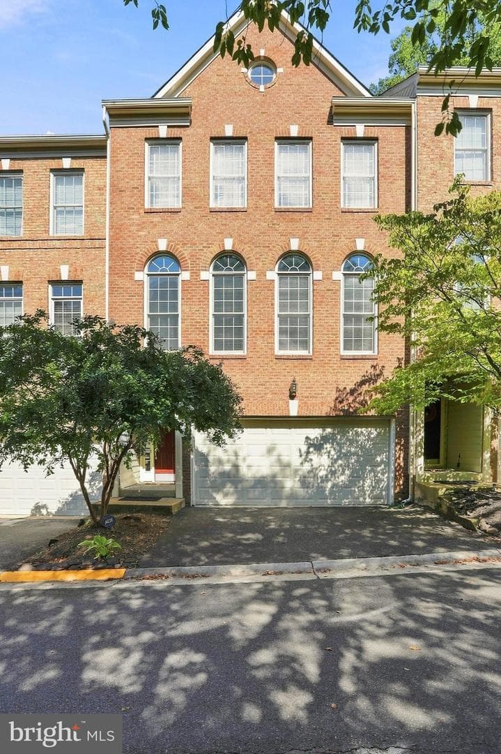 5420 Chieftain Cir, Alexandria, VA 22312-2342, United States