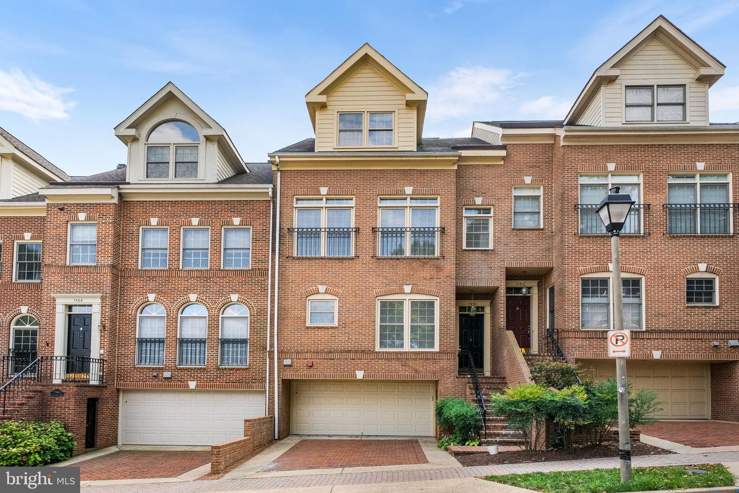 1588 N Colonial Ter, Arlington, VA 22209-1406, United States
