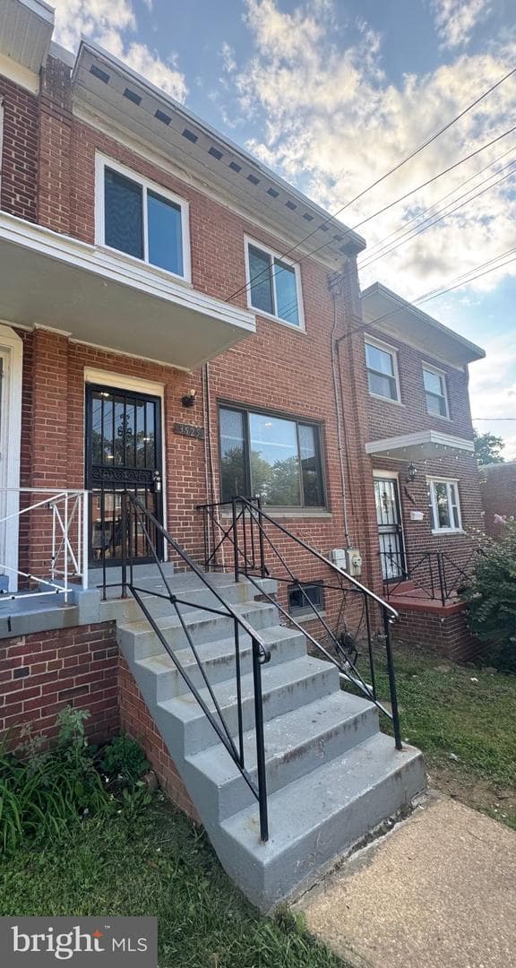 3525 DR HYATTSVILLE MD 20782