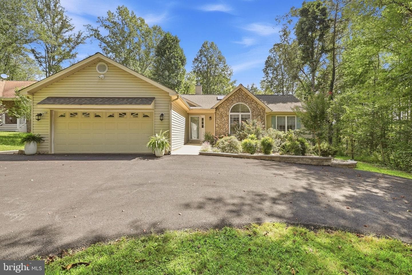 323 Stratford Cir, Locust Grove, VA 22508-5235, United States