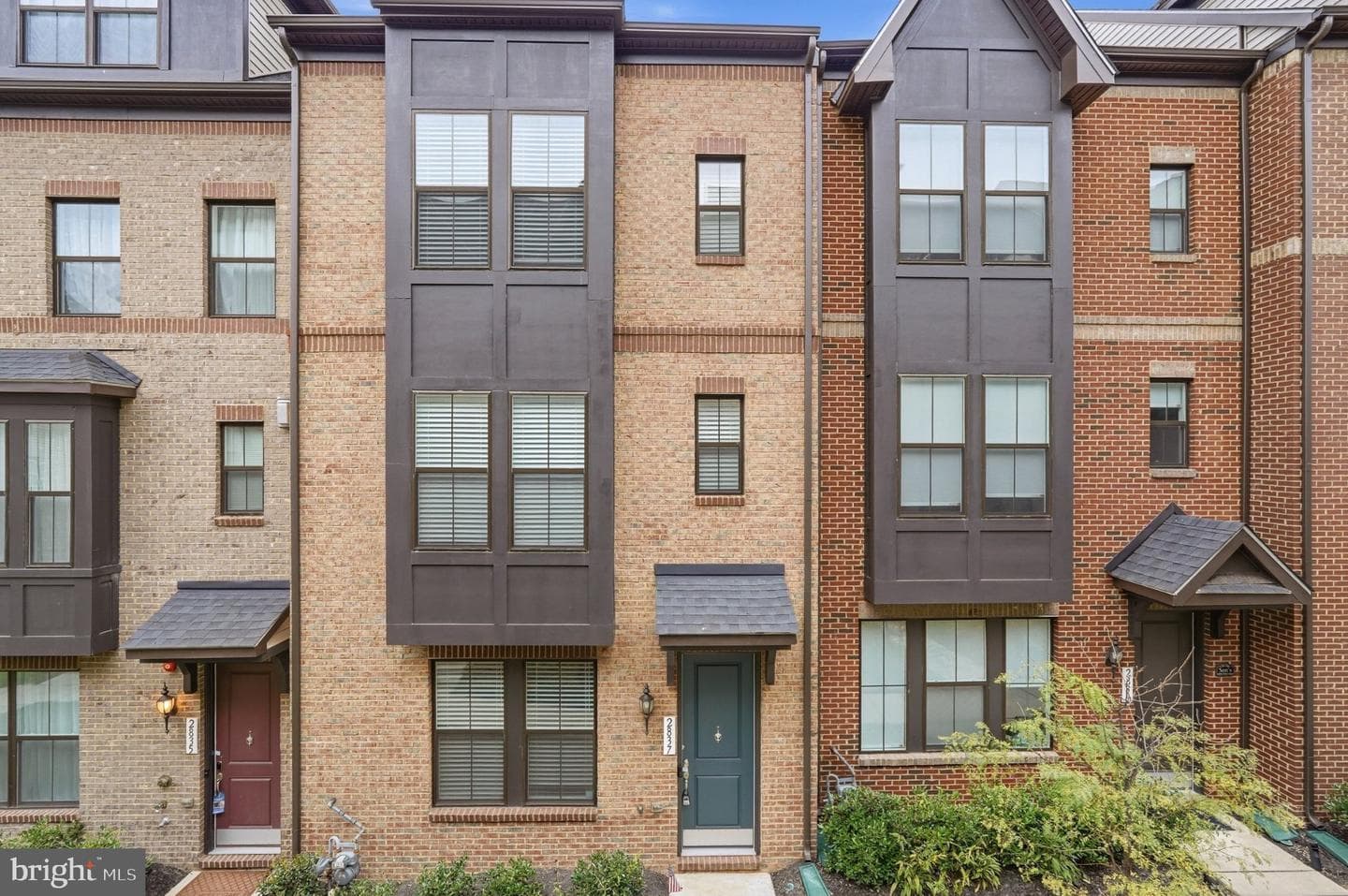 2837 Hokie Ln, Alexandria, VA 22306-2362, United States