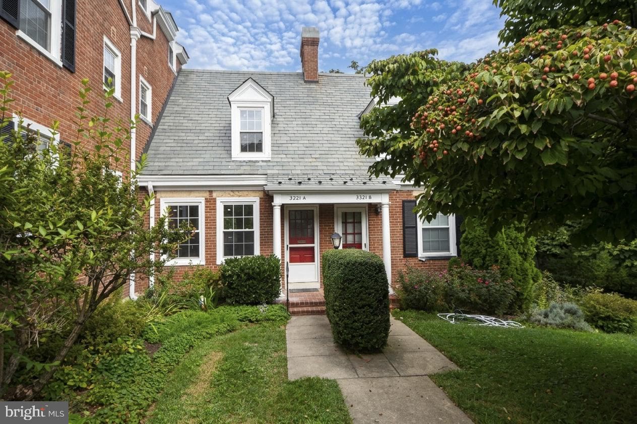 3321 S Wakefield St, Arlington, VA 22206-1703, United States