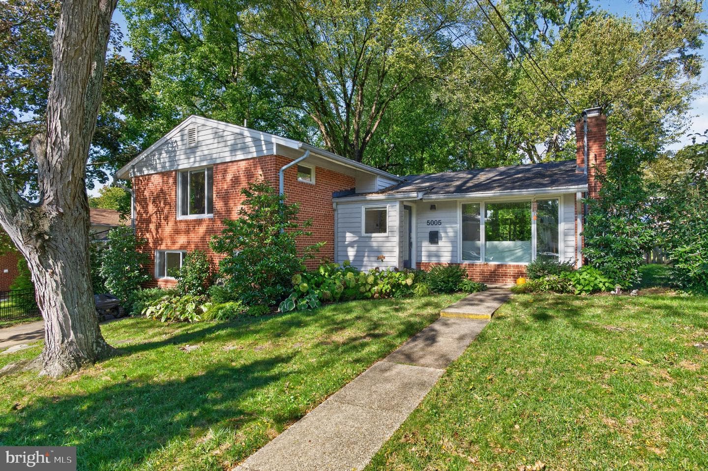 5005 Elsmere Pl, Bethesda, MD 20814-2825, United States