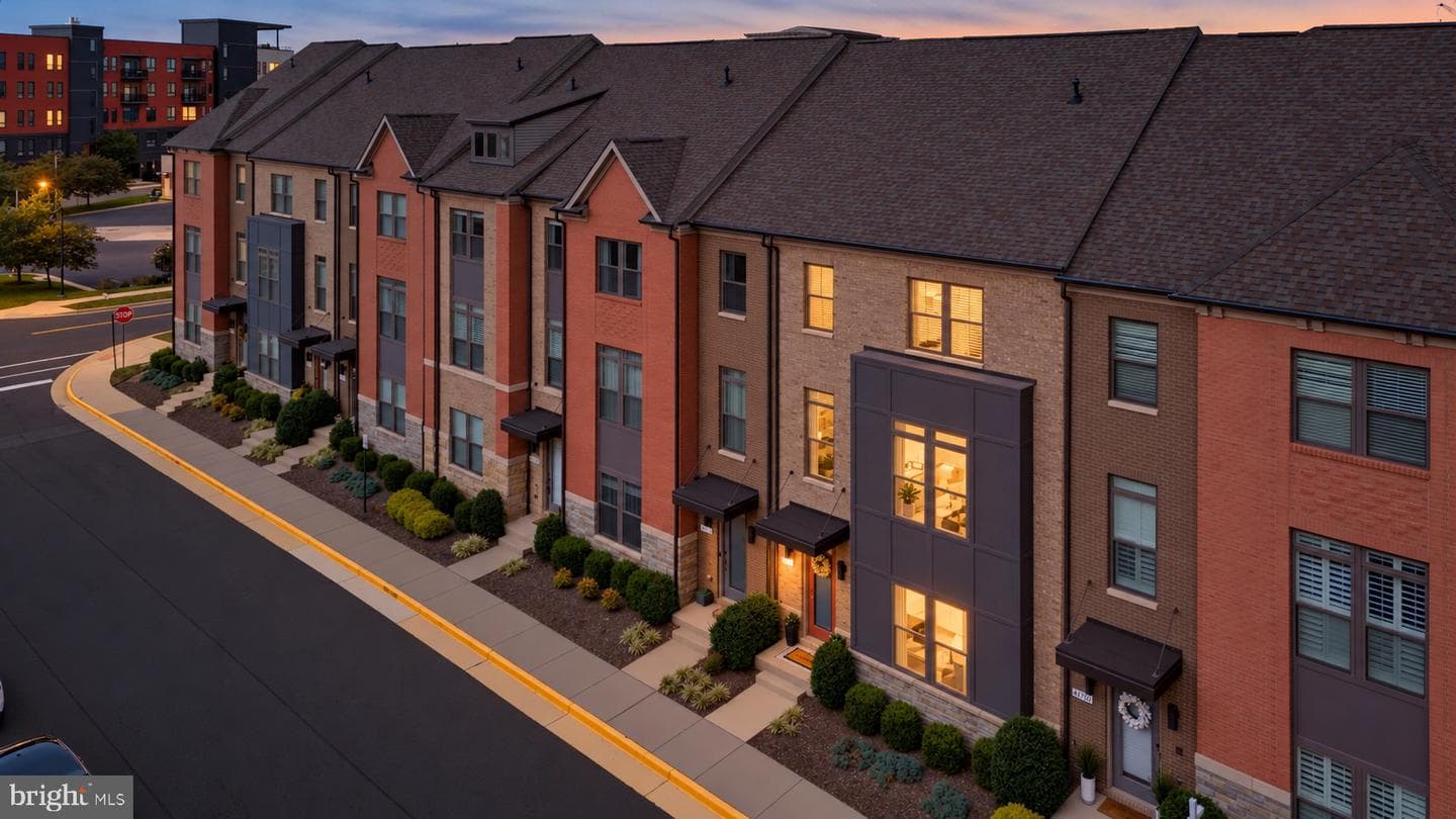 44718 Ellsworth Ter, Ashburn, VA 20147-5976, United States