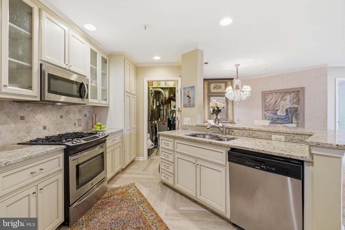 12461 Hayes Ct, Fairfax, VA 22033-4297, United States