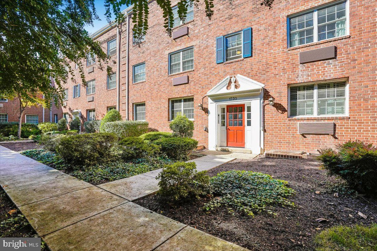 1730 W Abingdon Dr, Alexandria, VA 22314-1037, United States