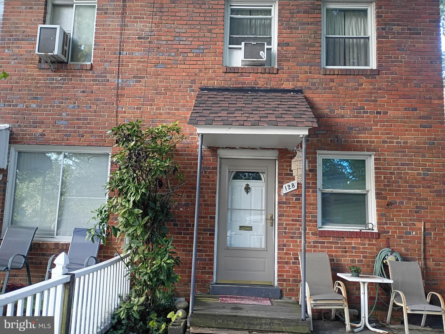 128 Dale St, Alexandria, VA 22305-2413, United States