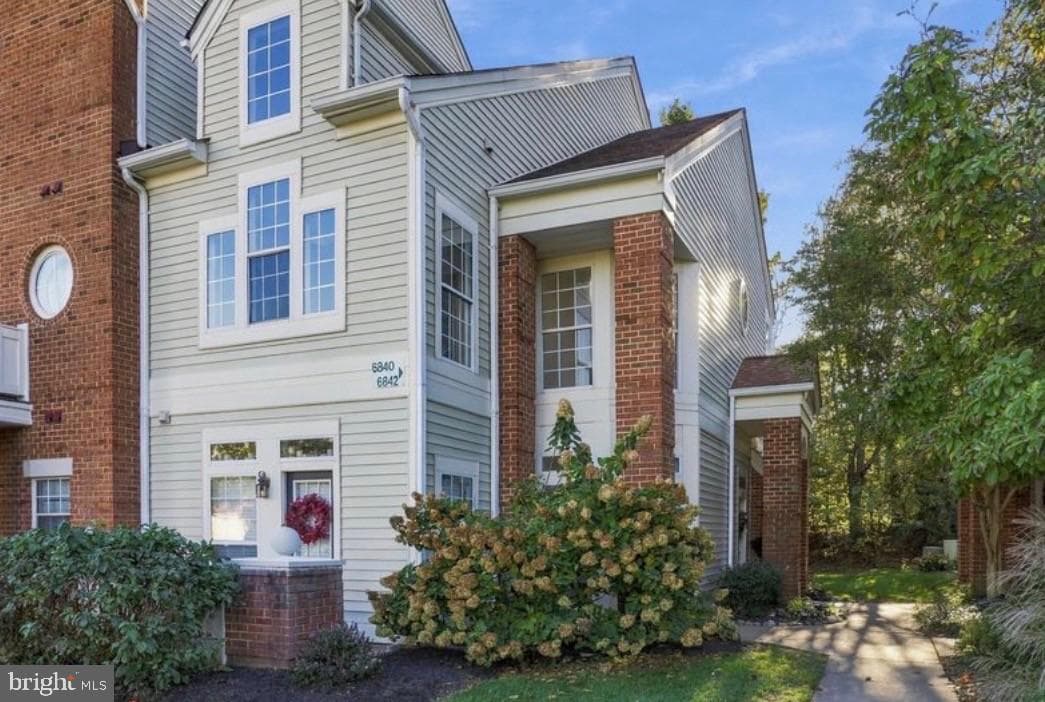 6842 Brindle Heath Way, Alexandria, VA 22315-5829, United States