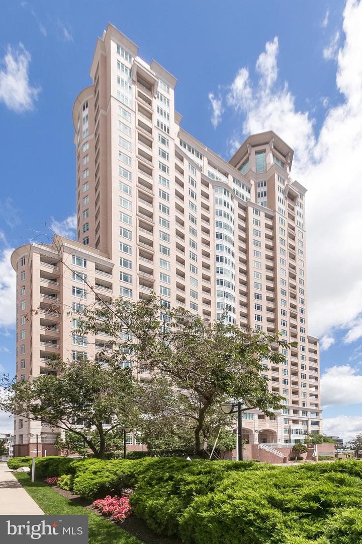 100 HARBORVIEW DRIVE 1610 - Photo 1