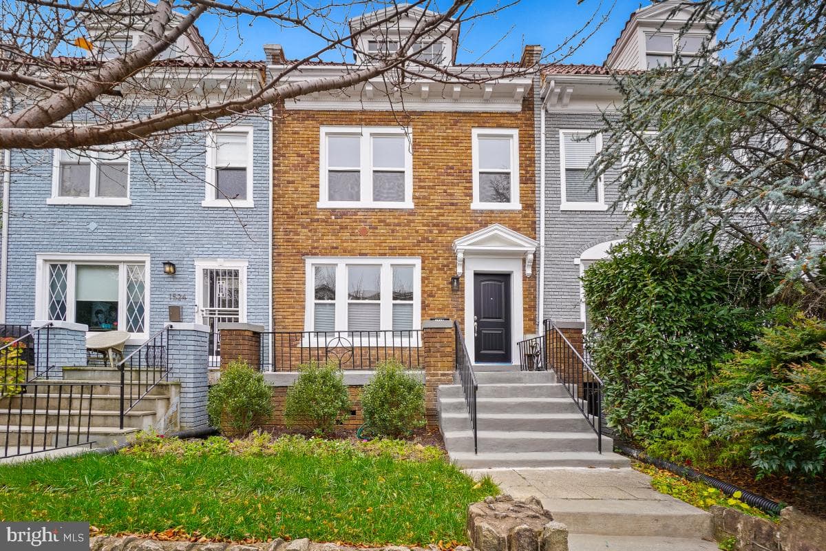 1526 SPRING PLACE - Photo 1