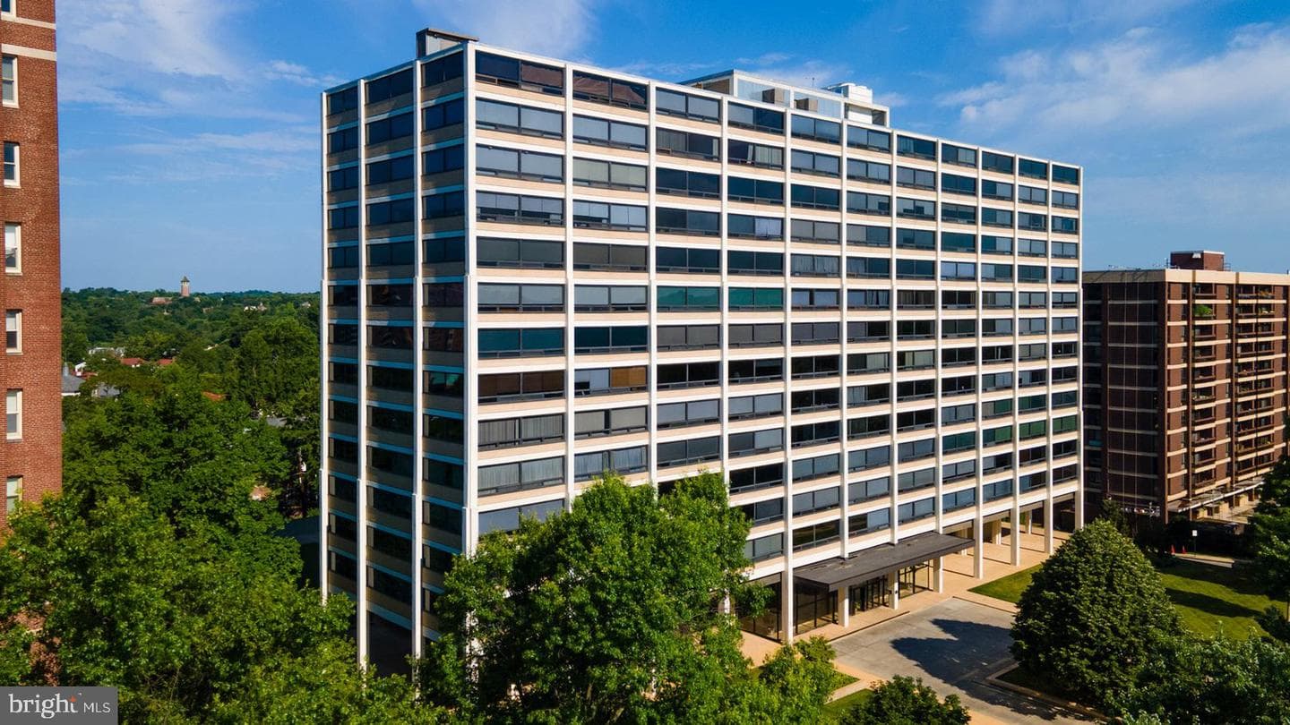 4000 N CHARLES STREET 404
