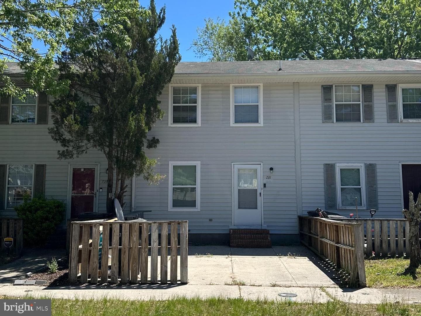 731 HEMLOCK STREET - Photo 1