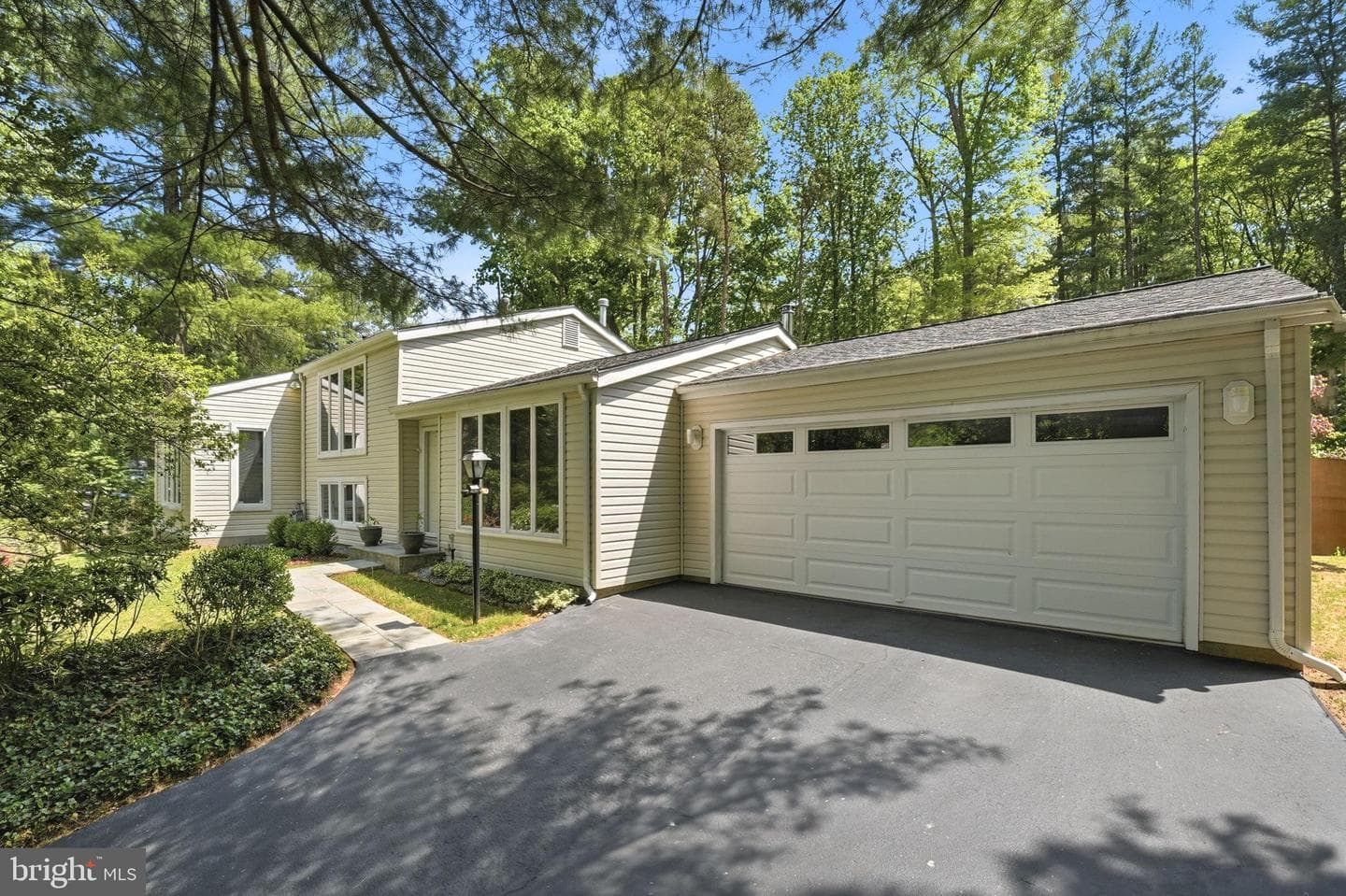 10929 HOWLAND DRIVE