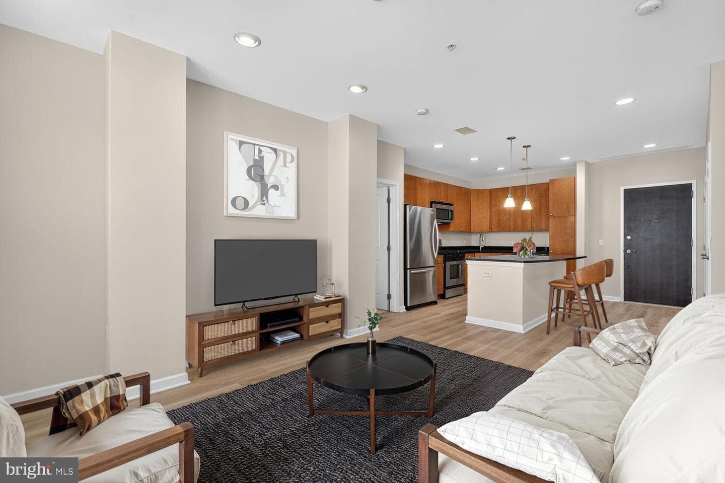 444 W BROAD STREET 204