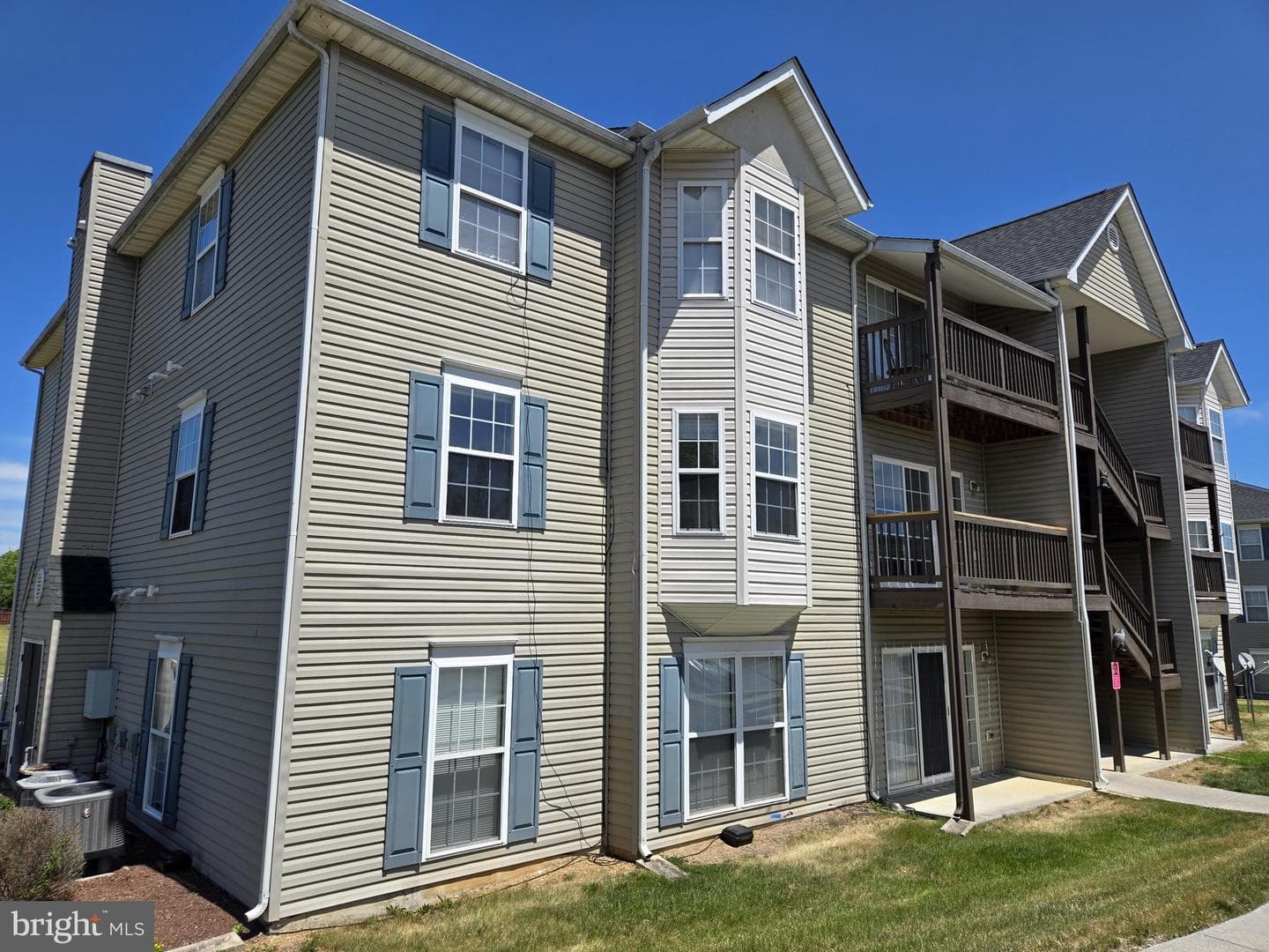 136 BROOKLAND COURT 8