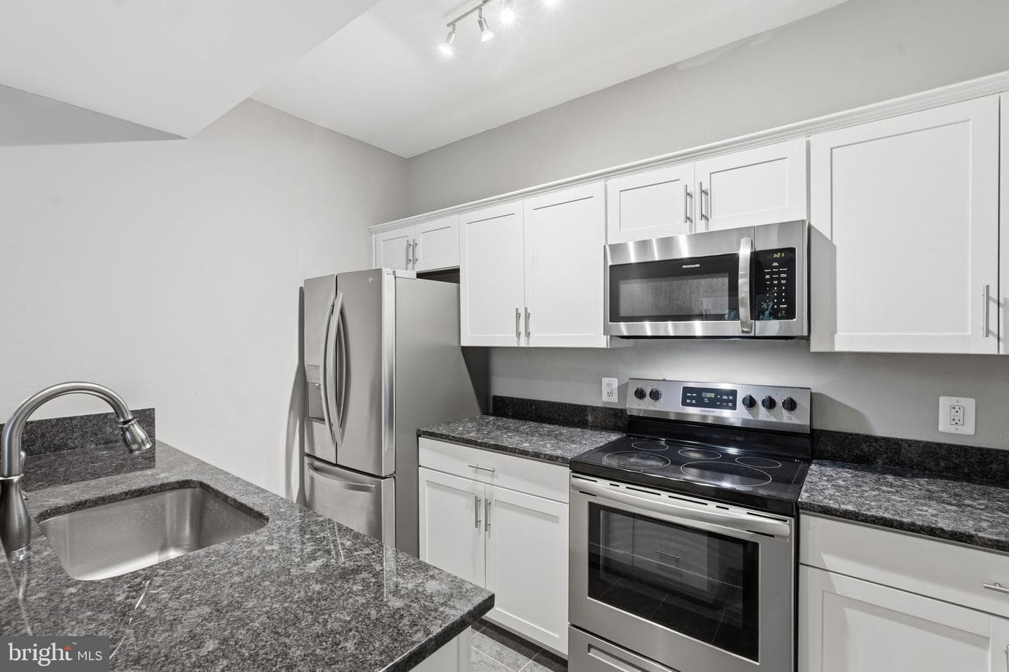 12155 Penderview Ter, Fairfax, VA 22033-4748, United States