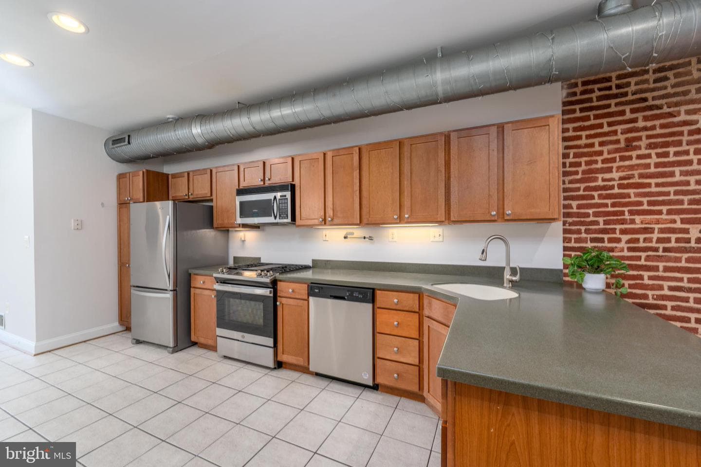 3233 FOSTER AVENUE - Photo 1