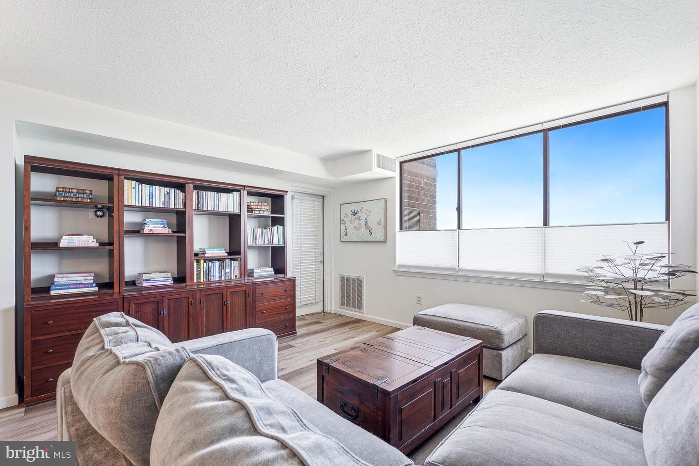 10101 GROSVENOR PLACE 910