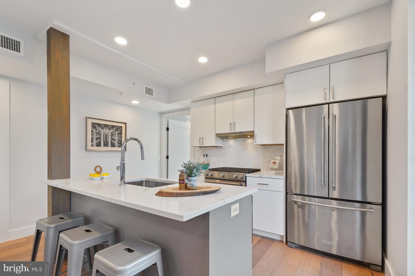 1245 N PIERCE STREET 5