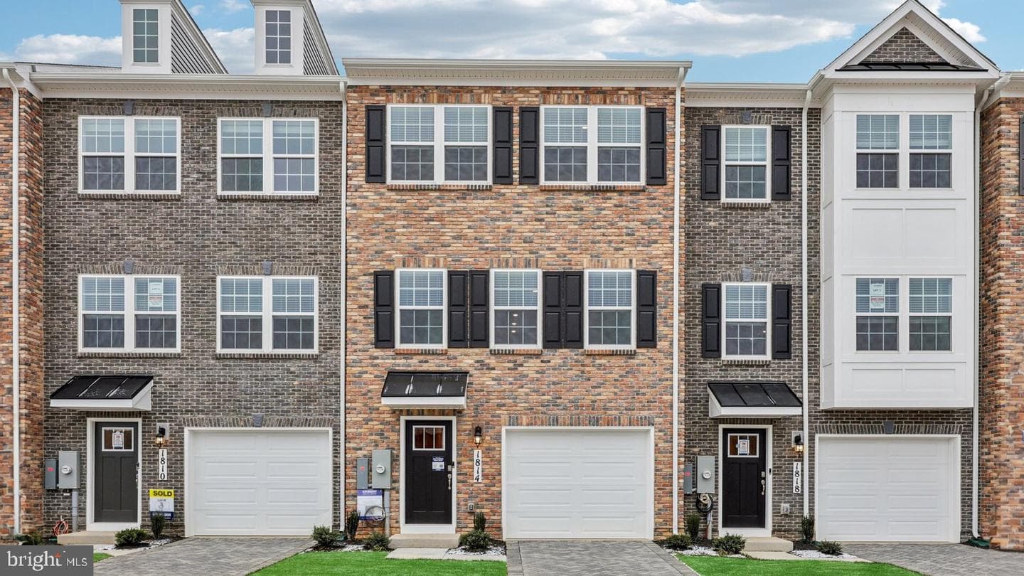 660 ARDEN COURT