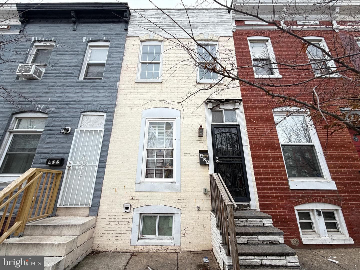 404 N MONTFORD AVENUE - Photo 1