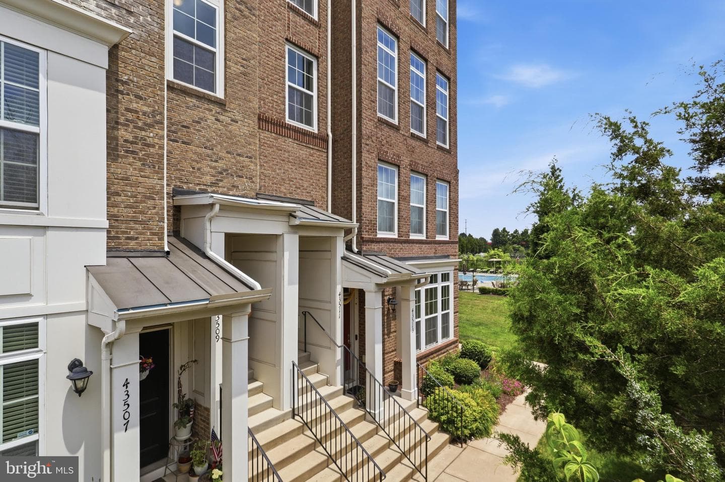 43509 Town Gate Sq, Chantilly, VA 20152-1810, United States