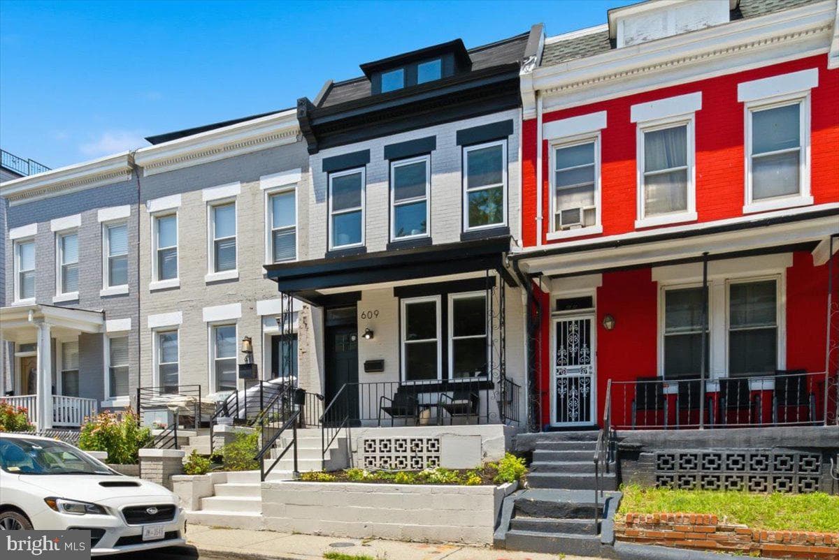 609 HARVARD STREET - Photo 1