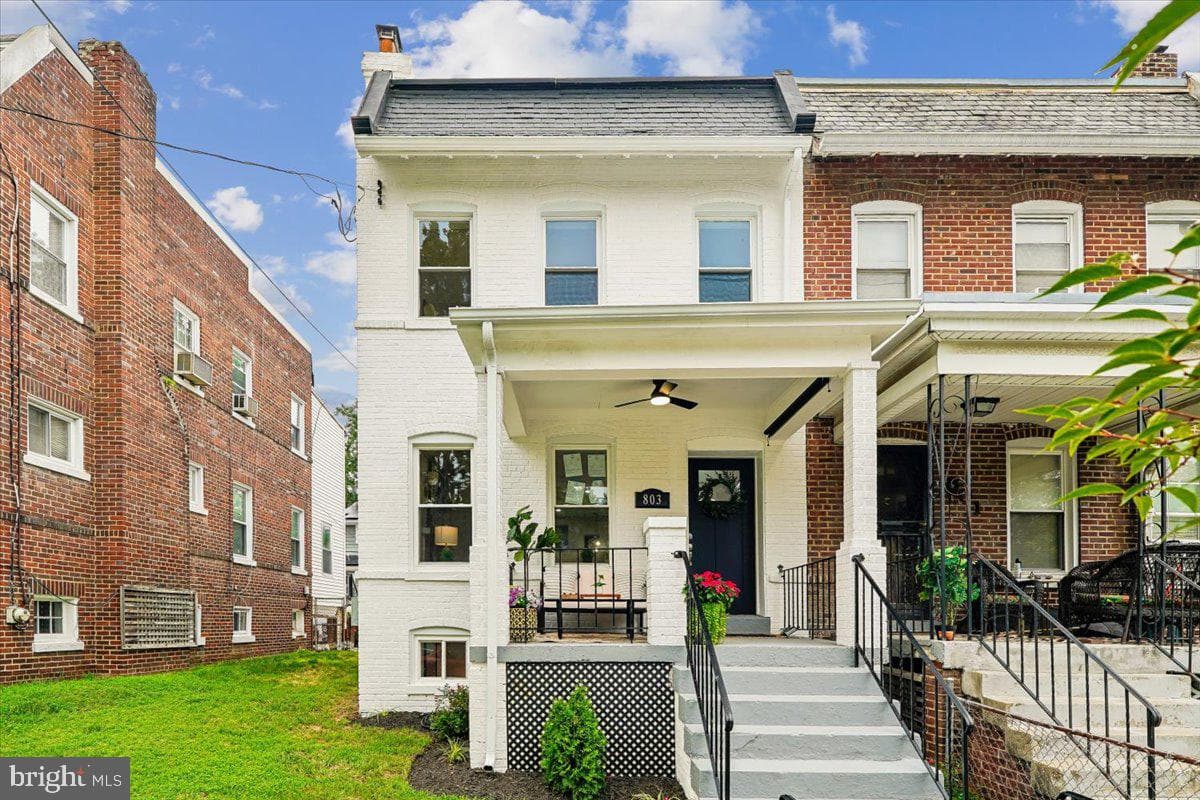 803 QUACKENBOS STREET - Photo 1