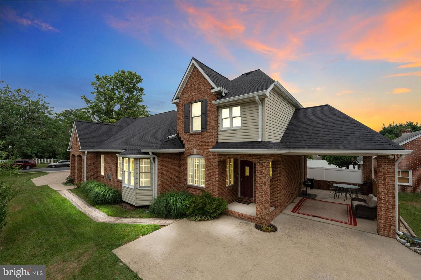 687 WOODLAND AVE